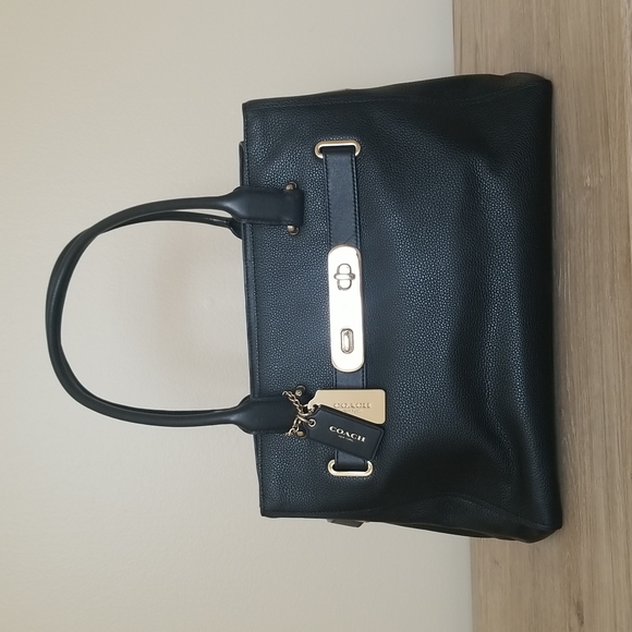 Coach Handbags - Coach Shoulder Bag 🖤